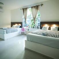 Fachada del hotel en Bacalar