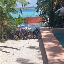 Piscina y club de playa en Bacalar